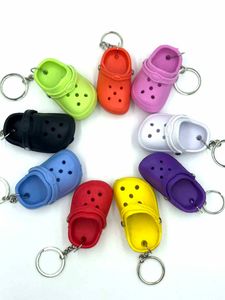 2023 porte-clés style chaud mental pour chaussures croc Mini diapositives pantoufle porte-clés trou chaussure breloque porte-clés