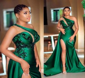 2023 Hunter Green One Shoudler Décolleté Robes de demoiselle d'honneur High Side Split Long Balayage Robes De Fiesta Arabe Aso Ebi Maid Of Ho9627580