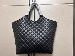 2023 Icare Maxi Shopping Sac Grands sacs de créateurs Sacs fourre-tout matelassés Attaches Sac à main Femme Mode Fourre-tout en peau d'agneau noir Épaules Bourse 48cm