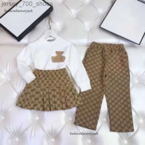 2023 Kinderkledingsets Plus Fluwelen Warme Mode Britse Tops Merk Herfst Winter Kinderjongens Schatten Meisjes Katoen Tweedelige Luxe Designer Hoodierok