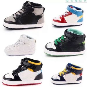 2023 Kids First Walkers Baby Leather Shoes Infant Sports Sneakers Boots Children Slippers Peuter Soft Sole Winter Warm mocassin