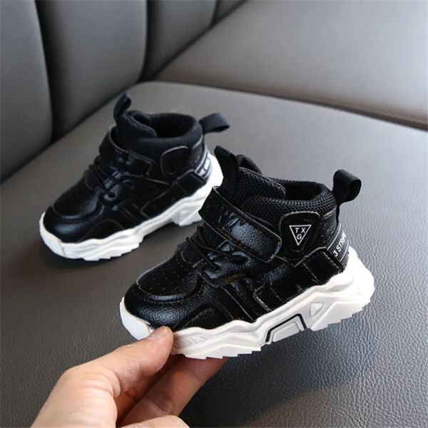 2023 Enfants Premiers Walkers SpringAutumn Bébé Fille Garçon Enfant Chaussures Infant Casual Walkers Chaussures Fond Mou Confortable Enfant Baskets Noir Blanc