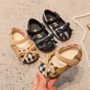 Zapatos de princesa para niños, zapatos solares suaves para bebés, zapatos individuales de tela para niñas de 0 a 3 años, sandalias con lazo, 2023