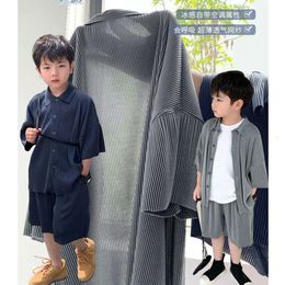 2023 Corée Teenagers Boy Kid Ribbed Loose Clothes Shirt + Shorts 2pcs Summer Child Clothing Set Casual Short à manches Baby Set L2405