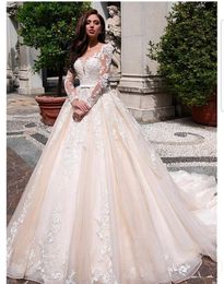 2023 Robes de mariée en dentelle Robes de mariée Applique du cou une ligne manches longues Vintage Vintage Illusion Back Robe Bridal Vestidos de Novia