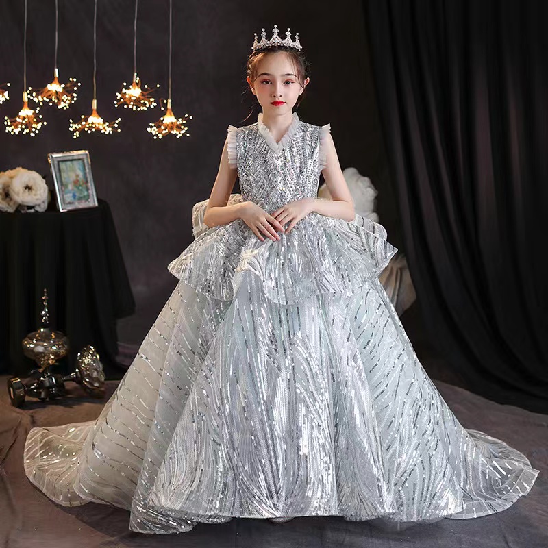 2023 Dantel Çiçek Kızlar Elbiseleri V Boyun Papalı Çocuklar Pageant Wear Düğün Küçük Gelin Prenses Elbise Lüks Süpürme Tren Kristal Doğum Günü