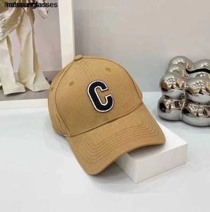 2023 Grand C Lettre Hard Top casquette de baseball Chapeau de marque de mode pour hommes et femmes avec petit visage et pare-soleil Chapeau de langue de canard du couple en plusieurs couleurs