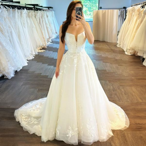 2023 El último vestido de novia para novia, correas sin mangas, apliques de encaje con cuentas, ilusión, vestidos de novia de tul escalonados para matrimonio para mujeres negras de Nigeria NW025