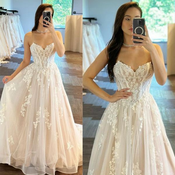 2023 Último vestido de novia para novia Sin mangas Escote corazón Apliques de encaje con cuentas Vestidos de novia de tul escalonados para matrimonio para mujeres negras de Nigeria NW024