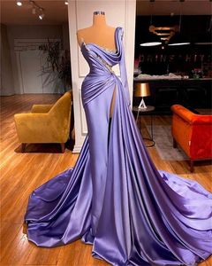 2023 Lavendel Avondjurken Dragen Satin Mermaid Formele lange mouwen een schouder SEXY SIDE SPLICE plus maat kralen prom Pageant -jurken