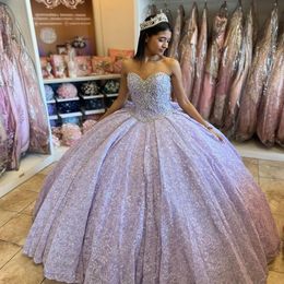 2024 Lavande Sparkly Sweetheart Cristal Appliques Bow Quinceanera Robes Robe De Bal De L'épaule Perles Doux Robes De 15 Filles