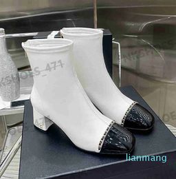 Bottes en cuir à fermeture éclair plate de qualité supérieure, lettres métalliques, noir, noir, blanc, bottes à semelle épaisse bloquées, 2023