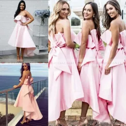 2023 Robes de demoiselle d'honneur rose clair Une ligne haut bas noeud en satin sans bretelles sur mesure, plus la taille demoiselle d'honneur robes robes de mariage de plage