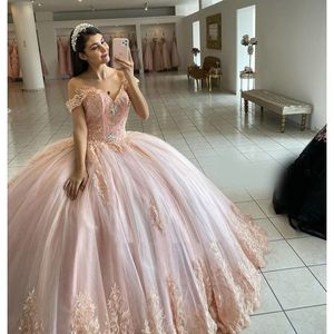 2023 Robes de quinceanera rose avec applique en dentelle perled de la robe de bal épaule Sweet 16 Birthday Prom Prom Formel Evenol Wear Vestidos 403 403