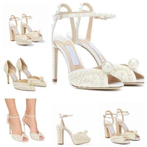 2023 Londres Marques Sacora Sandales Chaussures Pour Bidal Mariage Femmes Talons Hauts Perles Blanches En Cuir Cheville Sangle Peep Toe Élégante Dame Pompes EU35-43