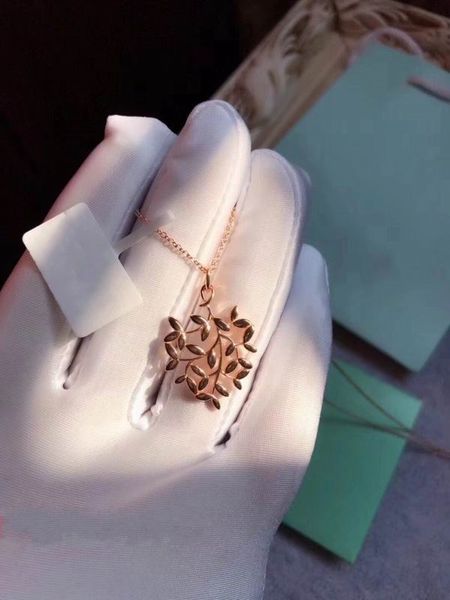 2023 joli pendentif mignon colliers long or rose fine chaîne en acier inoxydable leafs designer femmes collier avec sac à poussière bleu et boîte