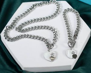 2023 joli pendentif mignon colliers longs coeurs de chaîne en acier inoxydable épais en argent design femmes collier bracelet costume avec sac à poussière et boîte