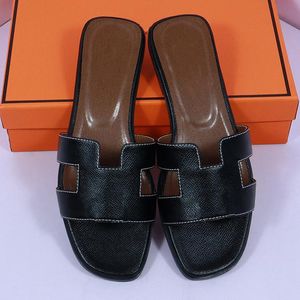 2023 Luxures Designer Classics Dames Slipper Fashion Slides Summer Sexy Real Leather Platform Flats schoenen Dames Beach Slippers 32 Color met doos