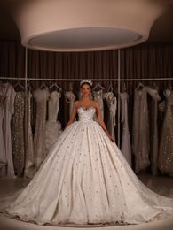 2023 Luxe Arabische baljurk trouwjurken Sweetheart mouwloos zilveren kristal kralen plus size formele bruidsjurken Sweep trein