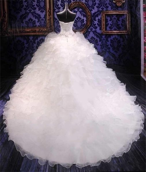 2023 Robes de bal de perles de luxe Robes de mariée Robes de mariée Princesse Sweetheart Corset Organza Volants Cathédrale Train Robe de N254O