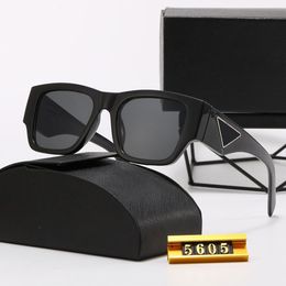 2023 Luxe klassieke bril Luipaard Print hoofd Mode bril Navy Blauwe cadeau -doos Zonnebril voor dames unisex modellen Travel Beach