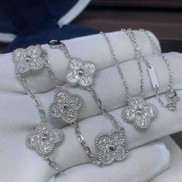 2023 Luxe Trèfle Designer Bracelet Nacre 18k Or Marque Amour Bracelet Charme Bracelets Brillant Cristal Bijoux pour Femmes 810g