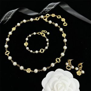 Designer de luxe Bracelet de perles Colliers Mode élégante G Lettres Femmes Collier de perles Boucles d'oreilles Exquis Designer Bijoux Ensemble Accessoires avec boîte de marque