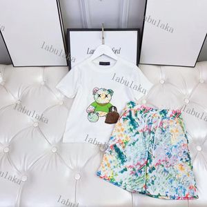 2023 Conjuntos de ropa de diseñador de lujo Camiseta para niños Camello verde con monograma Moda más corta Marca de moda británica Verano Tesoros para niños Algodón Dos piezas Comprar niña