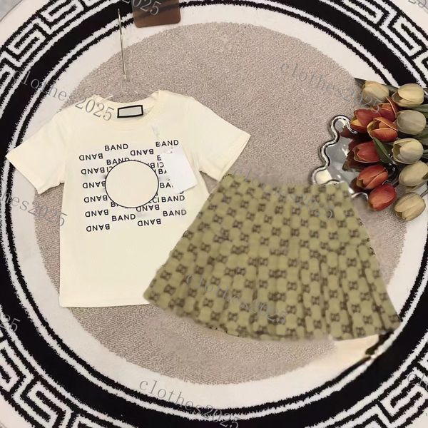2023 Vêtements de créateurs de luxe Ensembles enfants T-shirt monogrammé shortt mode marque de mode britannique trésors pour enfants d'été fille nouvelle jupe plissée à la mode