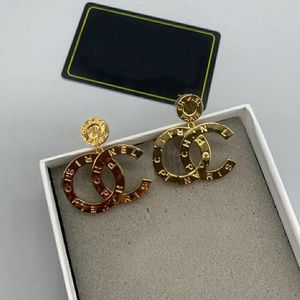 2023 diseñador de lujo grande C gota cuelga el perno prisionero 316L Acero inoxidable 18k oro mujer letra logo grabar pendientes niñas boda joyería