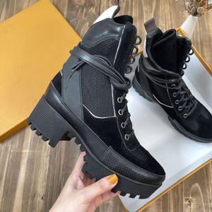 2023 designer de luxe en cuir bottes pour femmes Martin Desert Boot flamants roses Médaille de flèche d'amour 100% vrais cuirs grossiers Designers d'hiver chaussures avec la taille de la boîte 35-43