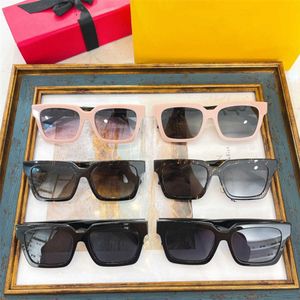 2023 designer de luxe New F Family Fashion Box Lunettes de soleil FF0458 Star Online Red Le même style de lunettes de soleil pour hommes et femmes