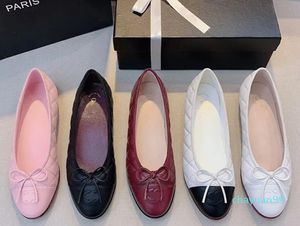 Chaussures de luxe de styliste pour femmes, chaussures de Ballet plates en cuir matelassé avec nœud de Ballet à tête ronde, robe formelle en cuir pour femmes, 2023
