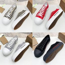 2023 Zapatos de diseñador de lujo Low Top Vintage Plaid Canvas Zapatillas de deporte Berry Stripes Hombre Mujer Plataforma al aire libre Zapato casual Parejas Entrenadores Tamaño 35-45