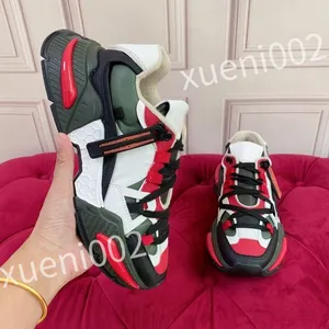 2023 Luxe Designer sneakers Pop kleur bijpassende hardloopschoenen dikke zool trend lichte mode allemaal match kleur cool casual veterschoenen Papa schoen fd221008