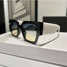 2023 Luxe designer zonnebril vrouw brillen bril buiten de tinten pc frame mode klassieke dame zonnebril spiegels voor vrouwen 1803