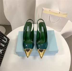 2023 Designer de luxe Femmes Sandales à talons aiguilles en cuir Sandale femme avec logo triangulaire Chaussures à talons aiguilles en métal Noir Blanc Rouge Vert Taille 35-41