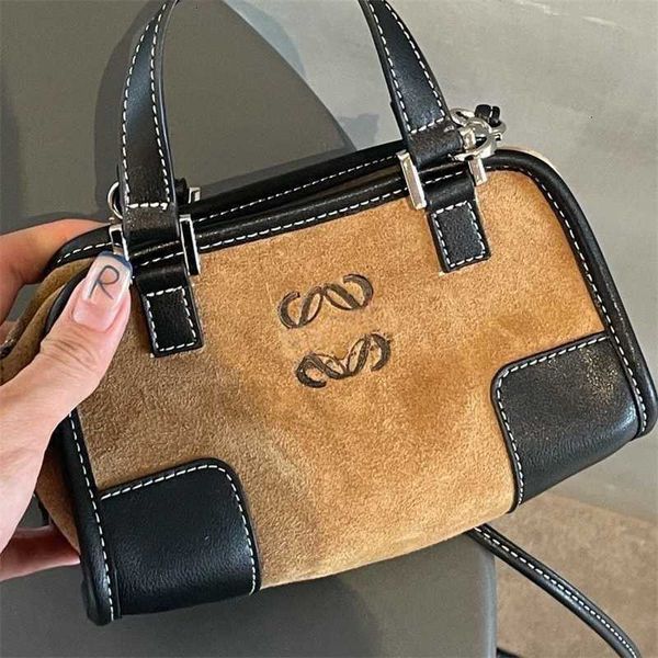 2023 Sacs à main de soirée de luxe Designers Sac Portefeuille Vintage Oreiller en daim médiéval Mini Cylindre Désert Dames Femmes Embrayages Sac à main décontracté