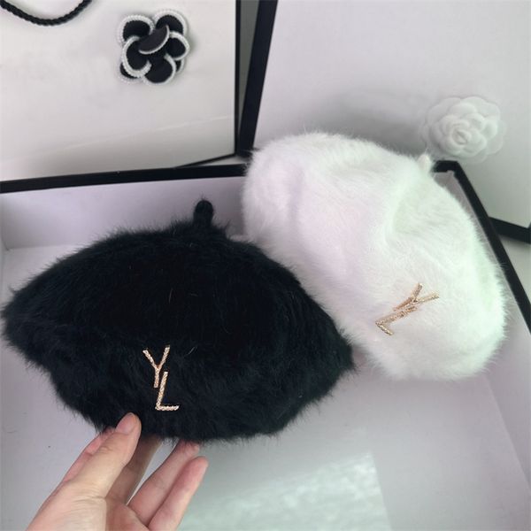 2024 Luxury Letters Designers Beret Caps Chapeaux pour femmes Hiver Fashion Street Street Street Black White Classic Dome Béret Béret Fitted Wool Cap