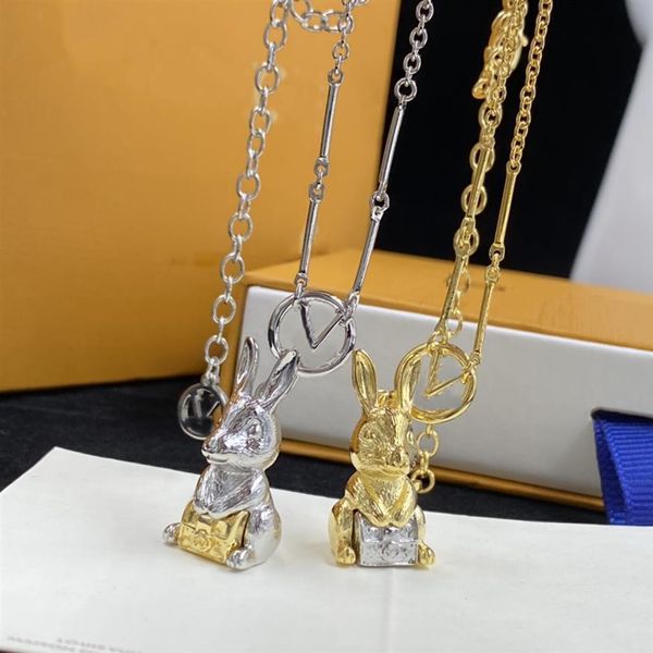 2023 Collier de luxe Designer Femme Couple en acier inoxydable Lapin V Gold Sliver Chaîne Pendentif Bijoux Cou Cadeaux Accessoires No B240Q