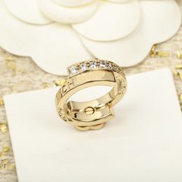 Bague de charme de qualité de luxe 2023 avec diamant en plaqué or, design creux, avec tampon de boîte PS3321
