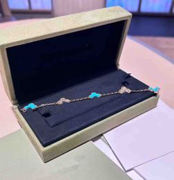 2023 Pulsera con dijes de calidad de lujo con piedra natural azul y diamante brillante v material dorado plateado con caja de sello PS4758A