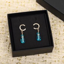 2023 Boucle d'oreille de charme de qualité de luxe avec diamant et perles bleues en plaqué or 18 carats avec tampon de boîte PS7115B308u