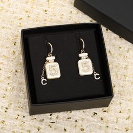 2023 Luxe kwaliteit Charm drop earring met diamant nummer ontwerp fles stijl hebben box stempel PS7122B