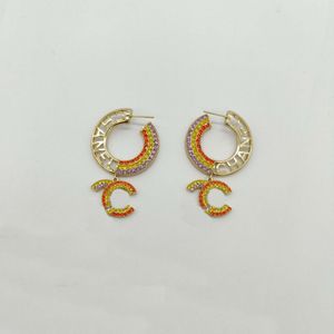 2023 Boucle d'oreille de charme de qualité de luxe avec un design de forme ronde en diamant de couleur blanche et rouge avec tampon de boîte PS7501A2276