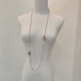 Collier pendentif à longue chaîne avec breloque de qualité de luxe, avec design creux, couleur émail blanc, avec tampon de boîte, PS7409A292P, 2023