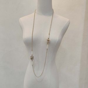 Collier pendentif à longue chaîne avec breloque de qualité de luxe, design creux, couleur émail blanc, avec tampon de boîte, PS7409A308r, 2023