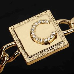 2023 Luxe kwaliteit Charm geopende armband met vierkant ontwerp en sprankelende diamant in 18k verguld goud met stempel PS4660A