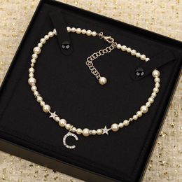 2023 Collier pendentif à breloque de qualité de luxe avec perles de coquillages nature en plaqué or 18 carats avec cachet de boîte PS7289B