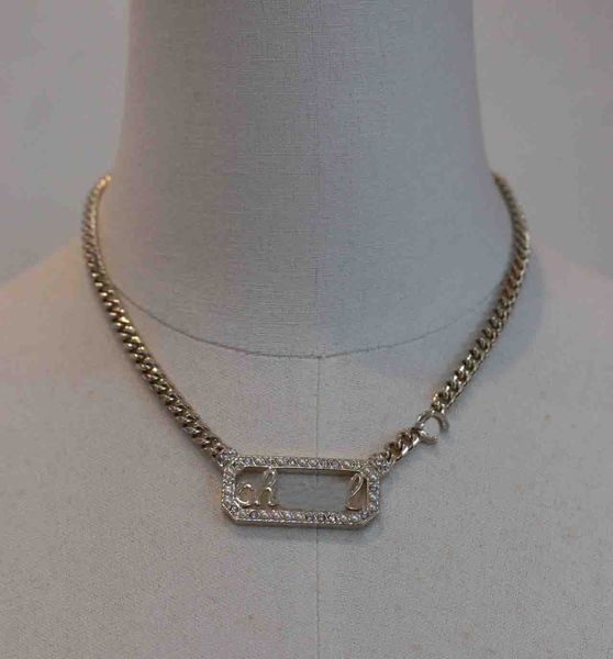 2023 Charme de qualité de luxe Collier pendentif pince à cheveux avec perles de coquillage nature diamant en plaqué or 18 carats avec tampon de boîte PS7529B